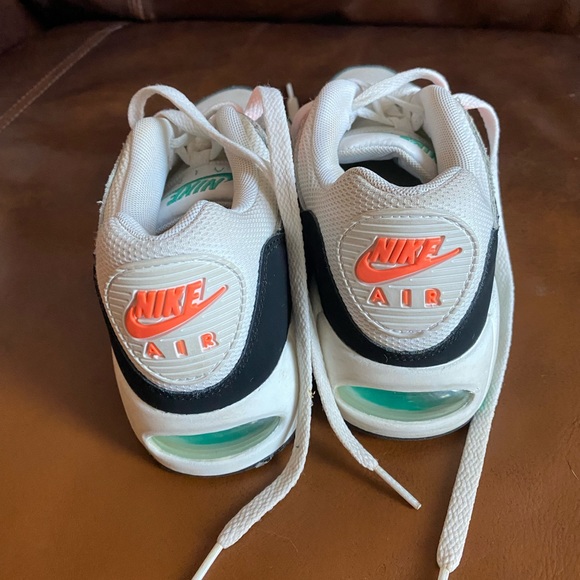 Nike womens air max. - Picture 2 of 4